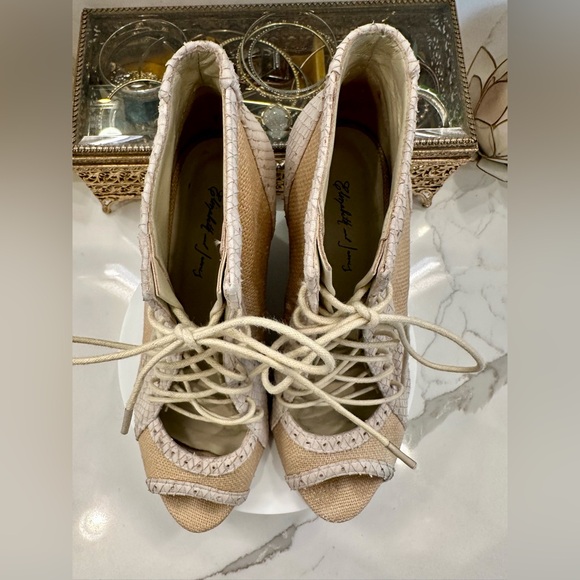 Elizabeth and James - Leather/Linen Open Front Lace-Up Wedge Heel - EUC 6 1/2 - Picture 11 of 15